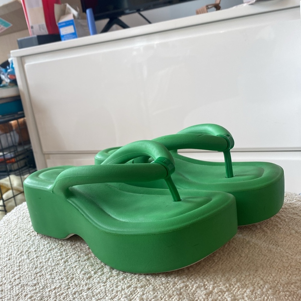 MELISSA FREE PLATFORM FLIP FLOP Size 8, Green, excellent condition